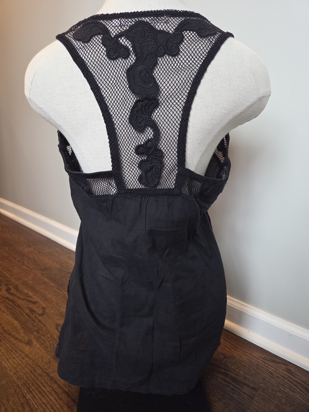 Solitaire Black Embroidered Lace Racerback Tank Top Boho Fishnet Tunic Size M